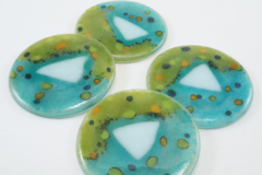 AD92_DottyWhiteTriangle_sq600px72ppi